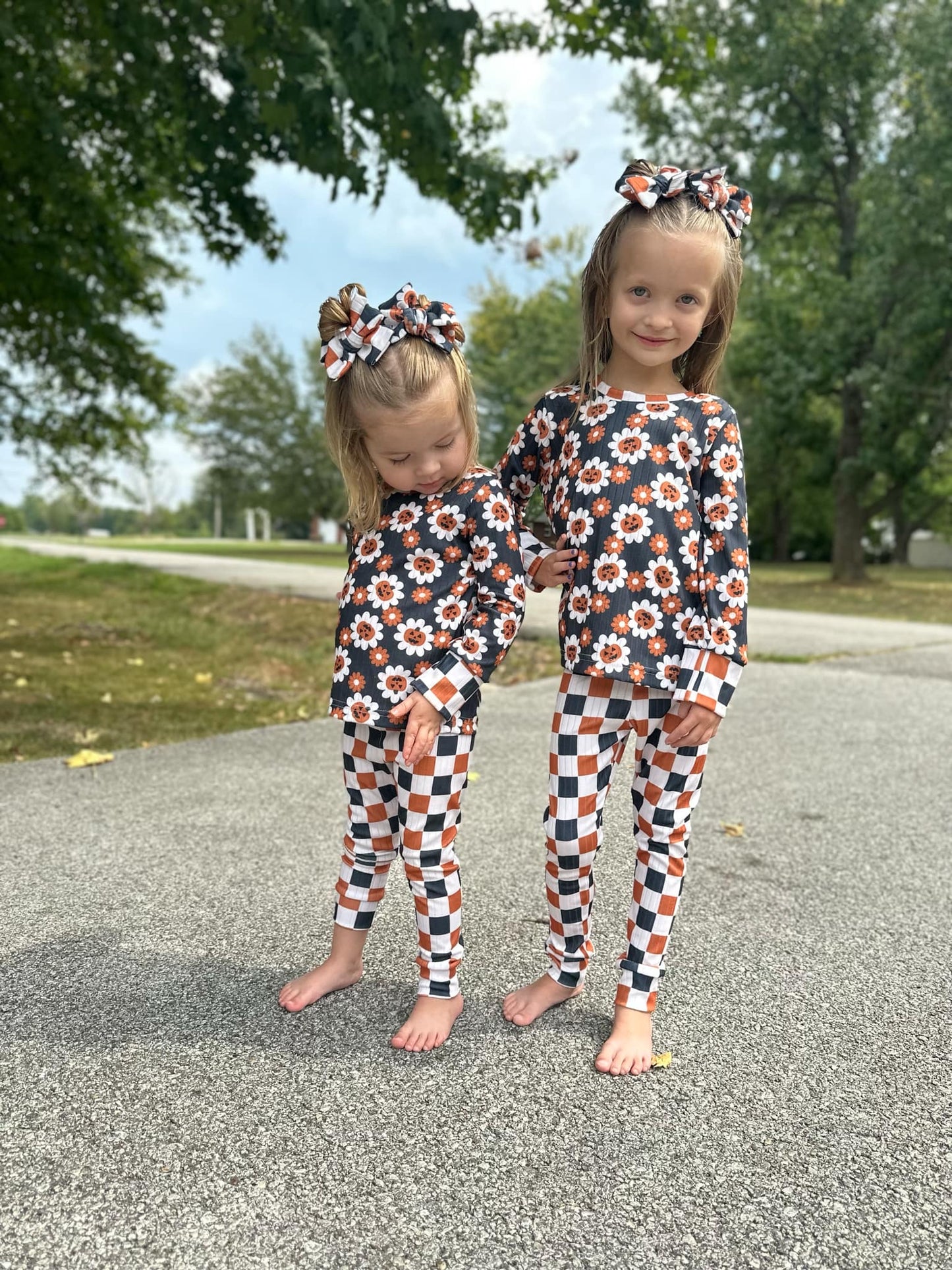 Matching simple bow/piggies (fall/halloween)